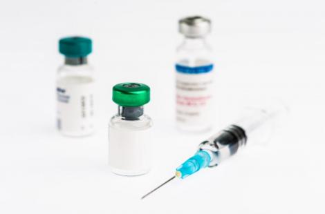 Vaccination : l’Ordre national porte plainte contre le Pr Joyeux
