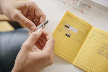 Sclérose en plaques/vaccination Hépatite B : "Un faisceau d'indices graves, précis et concordants peut suffire à prouver le lien de causalité", selon la justice