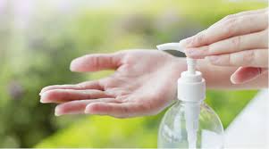 Lavez vous les mains plutôt que d’utiliser des gels anti bactériens, ils contiennent des molécules toxiques.