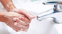 Alerte des chercheurs sur les dangers du gel antibactérien pour la santé