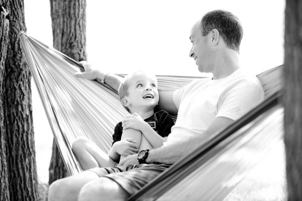 Parents isolés - les pères trinquent !