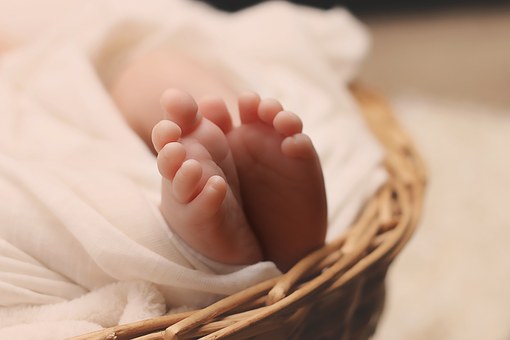 La lanceuse d’alerte qui a dénoncé les bébés sans bras est en cours de licenciement