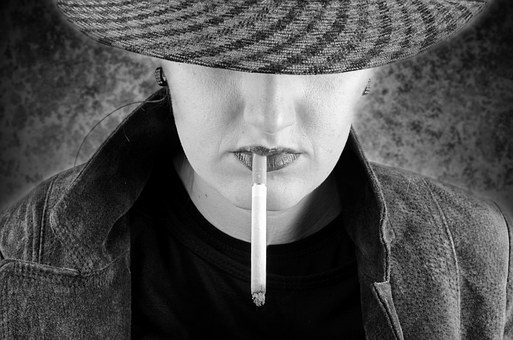 Les femmes de 40 à 60 ans fument plus et ont plus de cancer du poumon