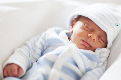 Les couches jetables pour bébés contiennent du glyphosate et des substances chimiques dangereuses