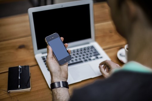 Application médicale connectée, a éviter à tous prix, adieu la confidentialité.