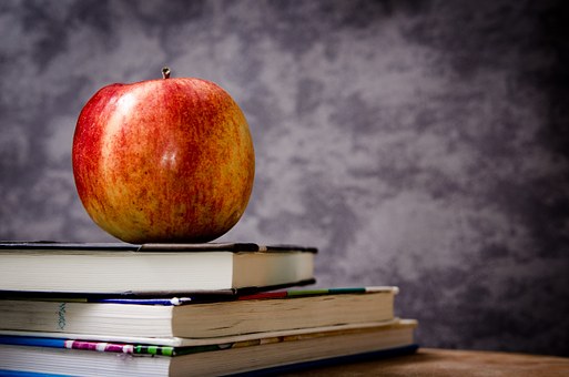 apple-256261__340