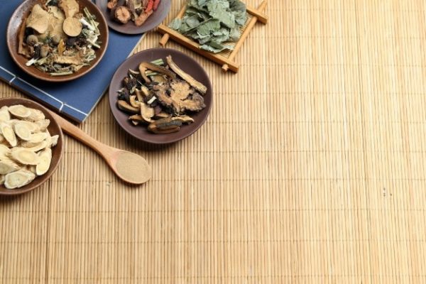 90 % des infections au Coronavirus sont soignées en Médecine Traditionnelle Chinoise