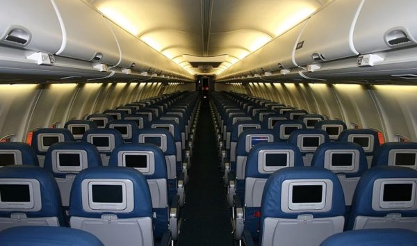 Des avions qui volent à vide mais maintenus