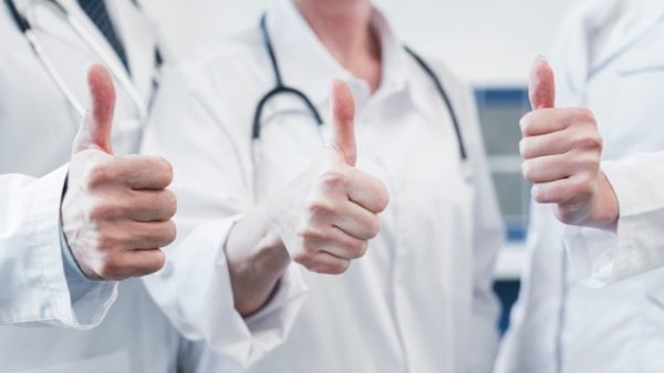 Coronavirus : trois médecins généralistes trouvent des traitements efficaces