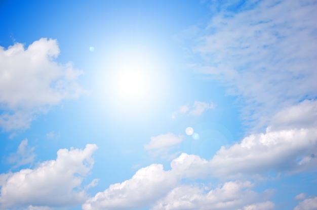 brillant-soleil-au-ciel-bleu-clair_1160-293
