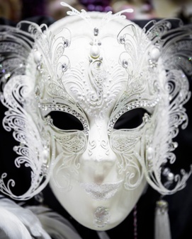 Qui se cache derrière les anti-masques ? 