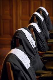 500 avocats appellent « au déconfinement et à défendre la vie sous tous ses aspects »