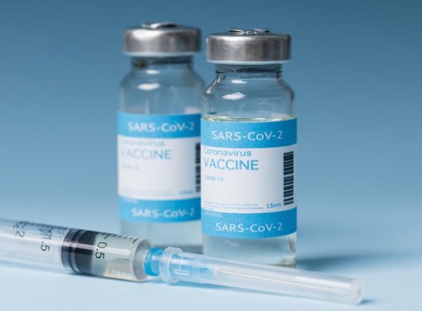 Vaccins Vaxzevria&#x2122; ou COVID-19 Janssen&#x2122;, bonnet noir, noir bonnet