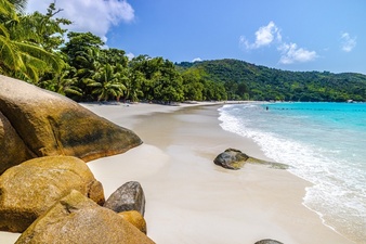Les Seychelles, pays le plus vacciné réinstaurent des restrictions