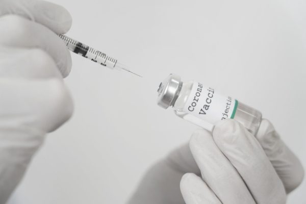 RESTEZ À L’ÉCART DES VACCINÉS : C’EST OFFICIEL SELON PFIZER !