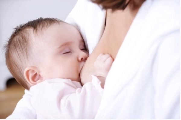 Un bébé allaité est mort de caillots sanguins après que sa mère ait reçu le vaccin Pfizer